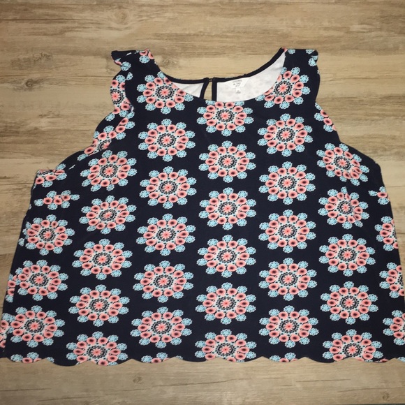 Crown & Ivy Tank - Picture 2 of 2